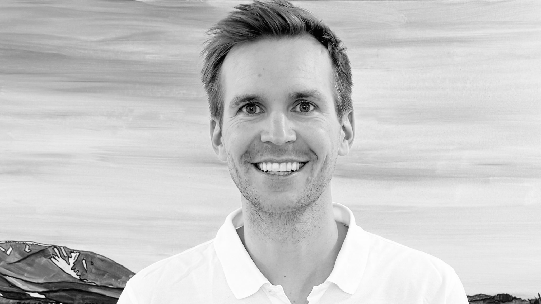 Porträt von Markus Oehrlein, Arzt in der modernen Hausarztpraxis Keller & Ott in Garmisch-Partenkirchen – freundlich lächelnd in hellem Praxisambiente.